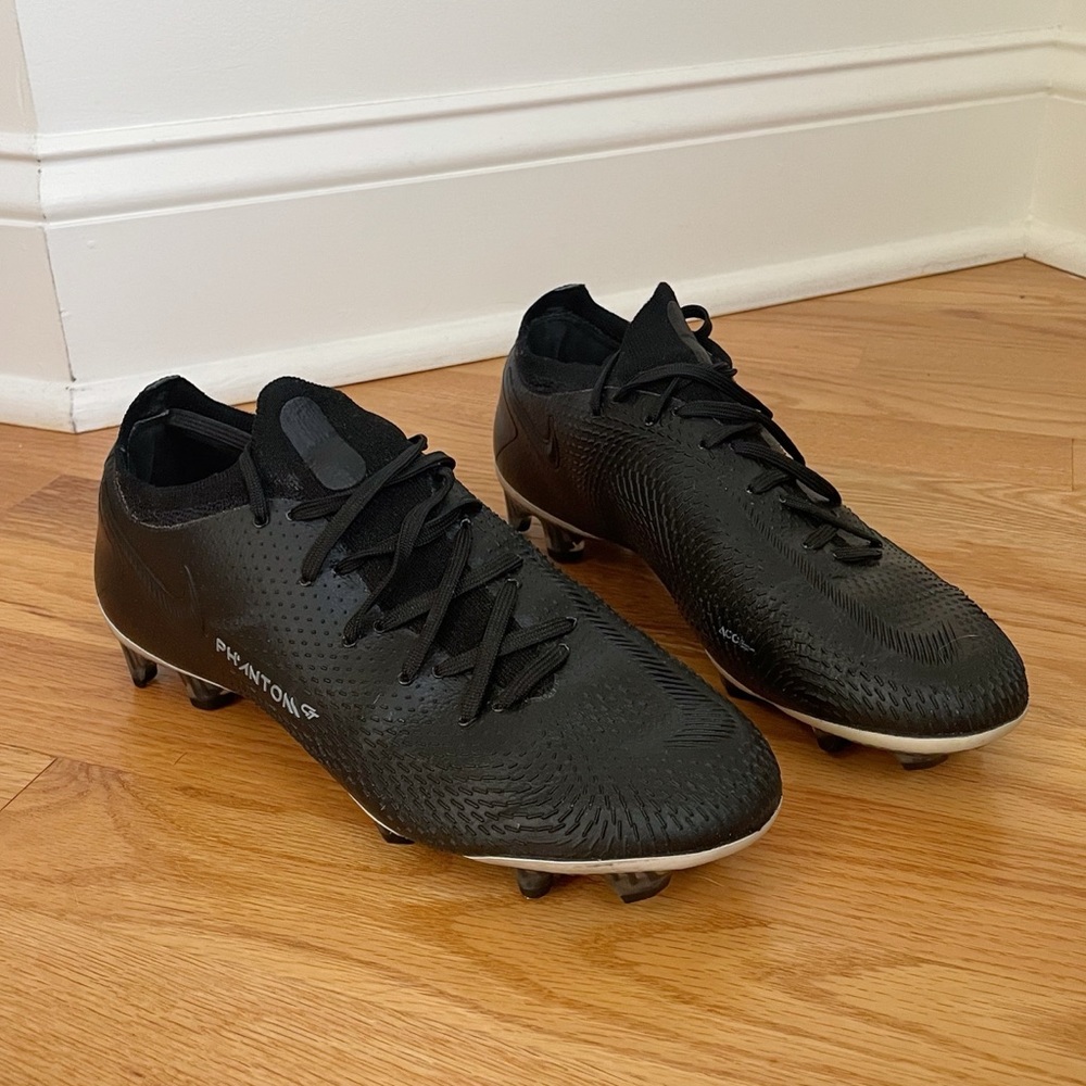 NIKE Custom Phantom GT Elite Soccer Cleats ⚽️
Size Women’s 6/Men’s 4.5